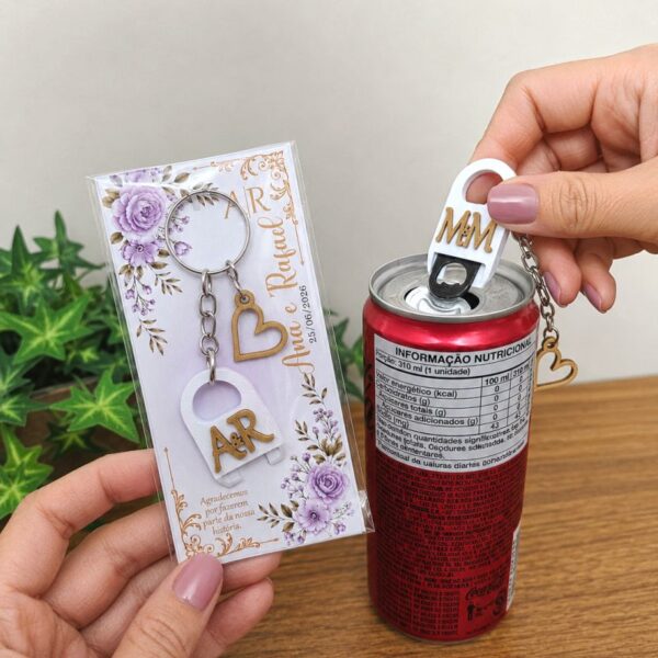 1 Kit Lembrancinha personalizada de chaveiro abridor de latinhas com iniciais